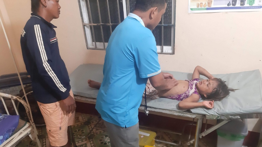 Sẽ xử lý nghiêm người cha bạo hành con gái 6 tuổi