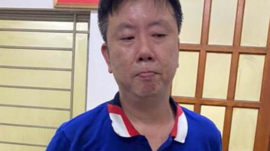 Dùng xế hộp đi mua ma túy về sử dụng, gã đàn ông thẫn thờ khi bị bắt