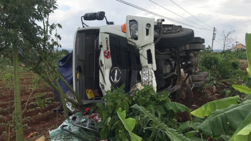 Tạm giữ tài xế xe tải lao vào chợ ở Đắk Nông