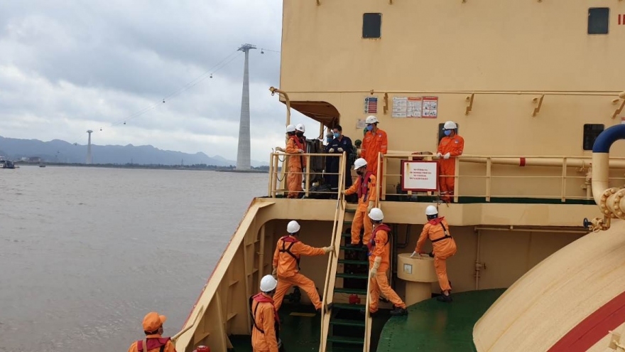 Tìm thấy tàu cá TH 90282 TS chìm dưới độ sâu 40m