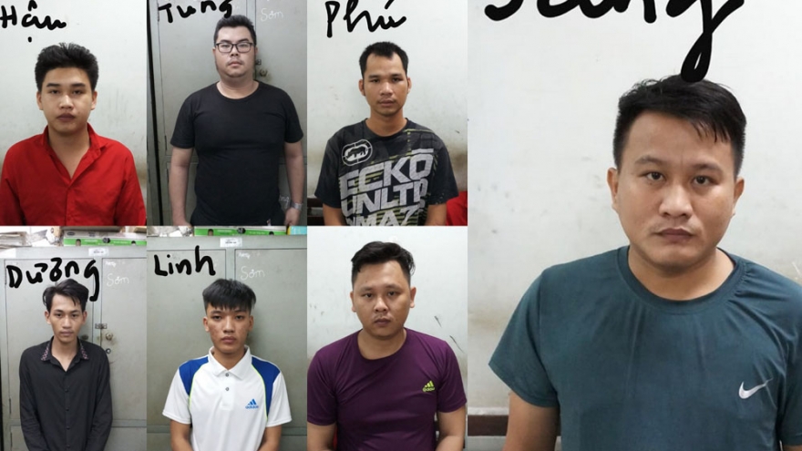 Mâu thuẫn với nhân viên quán karaoke, 2 khách hát bị đánh trọng thương