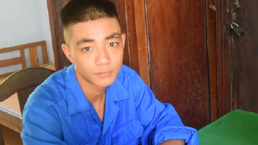 Tên trộm mới ra tù dùng súng điện chống trả công an