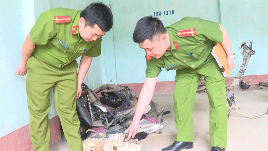 Hai vợ chồng rủ nhau trộm 16 xe máy