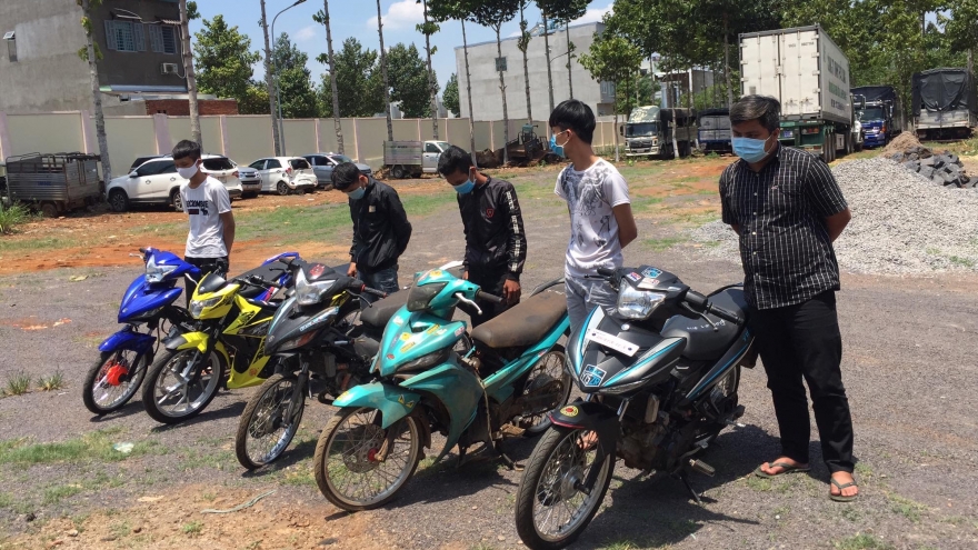 Ngăn chặn gần 100 “quái xế” đua xe lúc nửa đêm