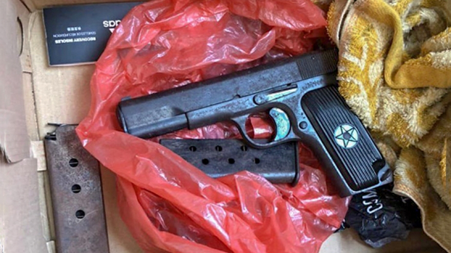 Bắt đối tượng trộm cắp tài sản, đang cất giấu 1 khẩu súng K54