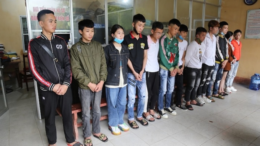 Xử lý 14 đối tượng bốc đầu, đánh võng đi vãn cảnh Tây Thiên, Tam Đảo