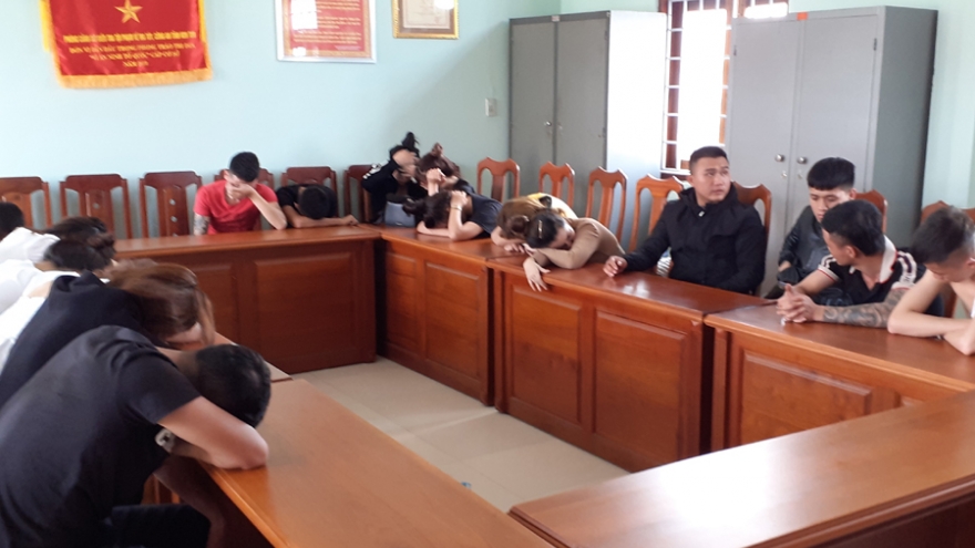 Đột kích khách sạn bắt giữ 18 đối tượng sử dụng trái phép chất ma túy