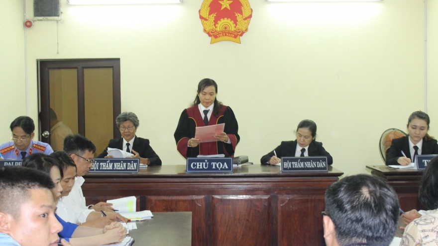 Hoãn phiên xét xử sơ thẩm vụ chủ Gia Trang Quán kiện Chủ tịch huyện Bình Chánh