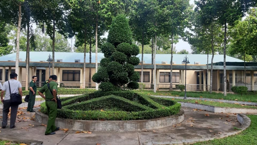 Nóng 24h: Người đàn ông tử vong tại bệnh viện, thu giữ một lưỡi lam dính máu