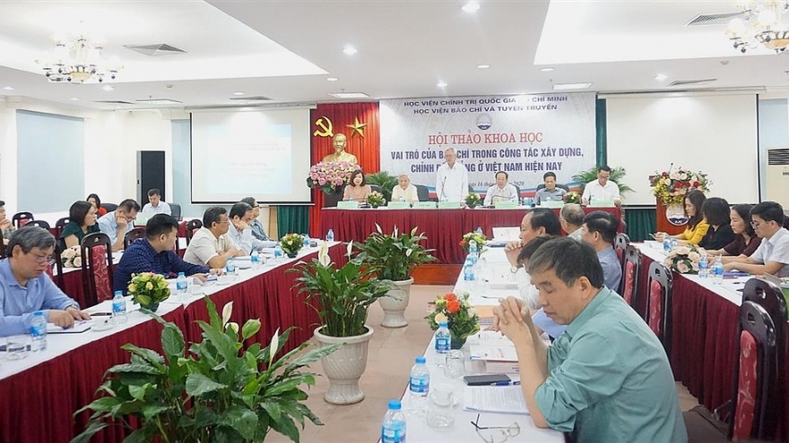 "Báo chí phải xắn tay vào thực hiện nhiệm vụ chống suy thoái tư tưởng"