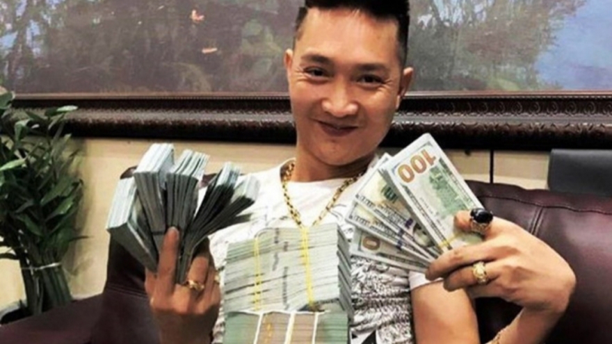 Công an TPHCM truy tìm Huấn “hoa hồng“