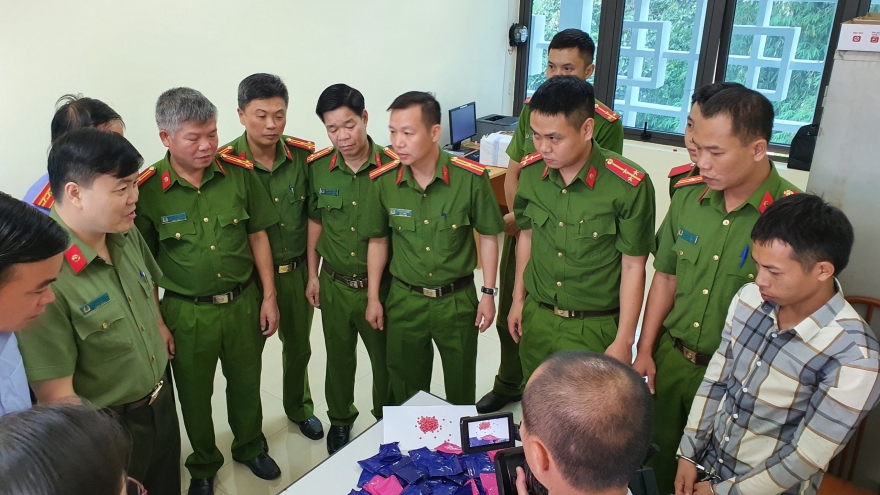 Bắt đối tượng vận chuyển hơn 23.000 viên ma túy tổng hợp