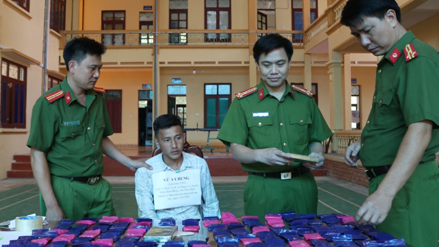 Đối tượng mang 2 bánh heroin và 24.000 viên ma túy sa lưới ở Điện Biên