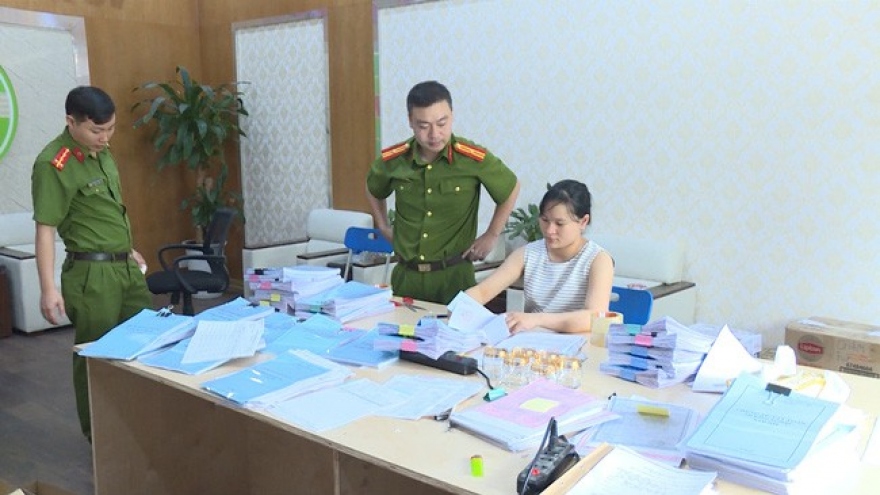 Khởi tố 3 cán bộ ngân hàng cấu kết thanh toán khống hàng nghìn tỷ đồng