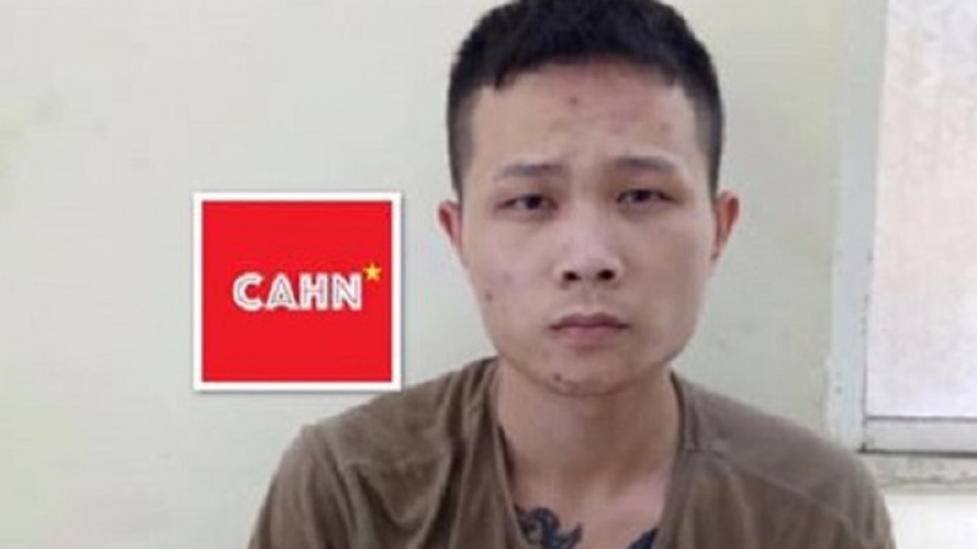 Bị giật điện thoại khi đang tâm sự với bạn bên hồ