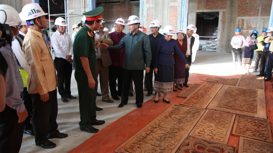 Thủ tướng Lào thăm Nhà Quốc hội Lào - công trình do Việt Nam trao tặng