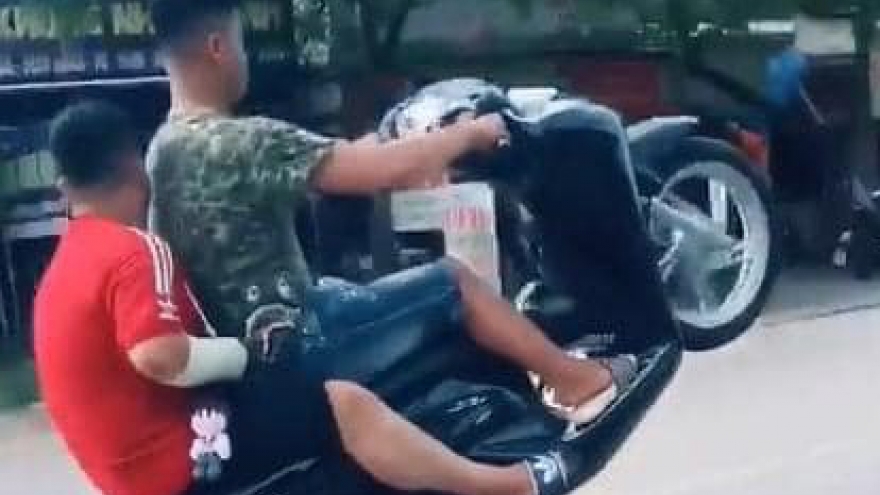 Khoe bốc đầu xe trên mạng, một thanh niên bị phạt 4,3 triệu đồng
