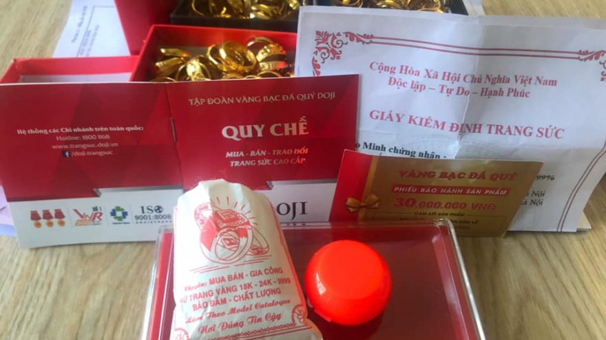 Giả tặng nhẫn vàng, nhóm thanh niên lừa được 18.000 người