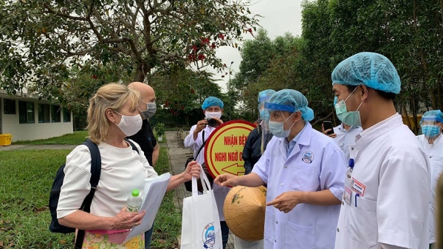 Hai vợ chồng người Anh điều trị khỏi Covid-19 viết thư cám ơn