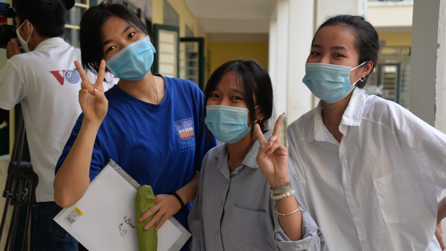 Hình ảnh thí sinh ở một số tỉnh biên giới trong buổi thi đầu tiên