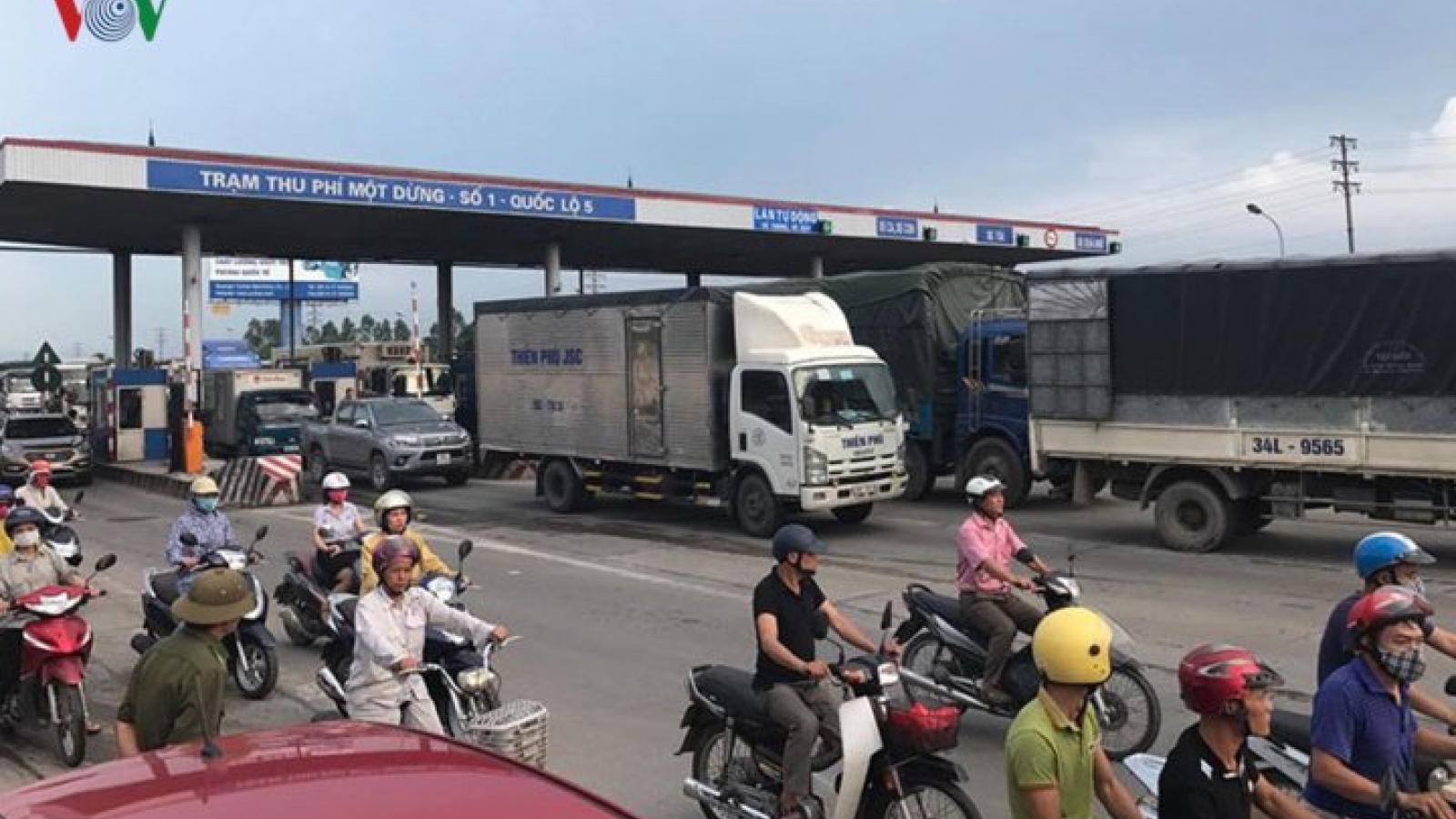 Quốc lộ 5 hằn lún như “luống cày”: Dừng thu phí nếu không được sửa chữa
