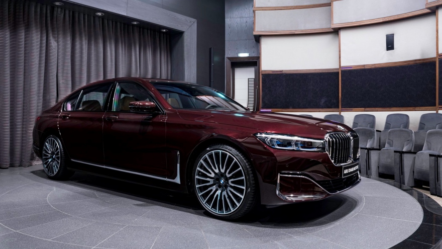 BMW 750Li 2020 ấn tượng với màu sơn Royal Burgundy Red