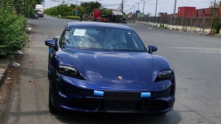 Ngắm xe Porsche Taycan đầu tiên về Việt Nam