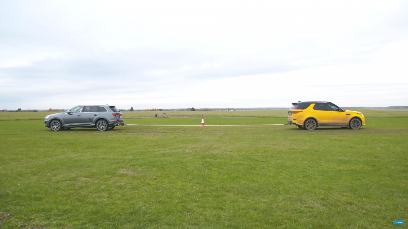 Video: Land Rover Discovery thi “kéo co” với Toyota Land Cruiser, Audi Q7
