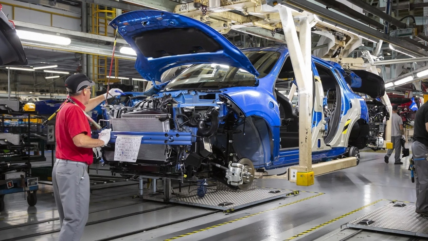 Covid-19 khiến doanh số ngành ô tô toàn cầu giảm 20% vào năm 2020
