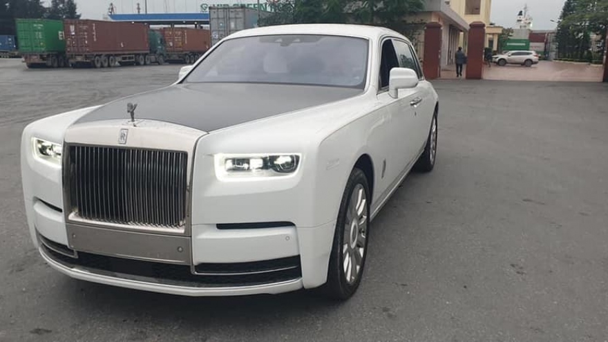Cận cảnh “hàng hiếm” Rolls-Royce Phantom Tranquillity cập bến Việt Nam