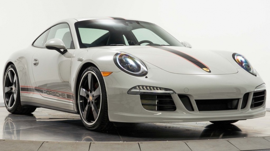 Mới chạy 66km, Porsche 911 Carrera GTS Rennsport đã được rao bán