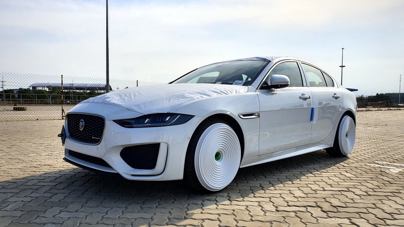 Khám phá Jaguar XE mới sắp được ra mắt