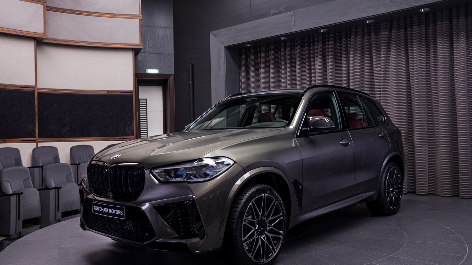 Chi tiết BMW X5M Competition 2020 mang màu xanh Manhattan Metal