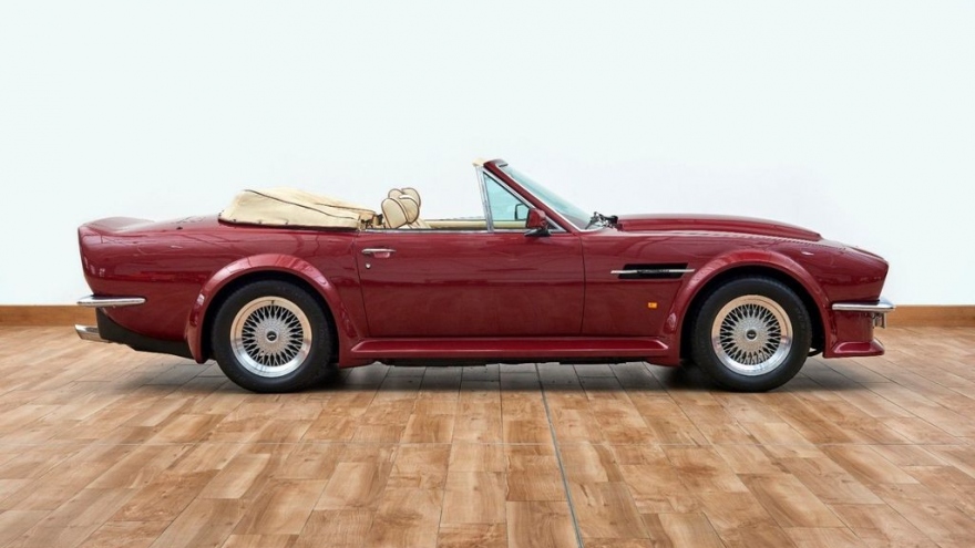 Xế cổ Aston Martin V8 Volante 1988 của David Beckham được rao bán