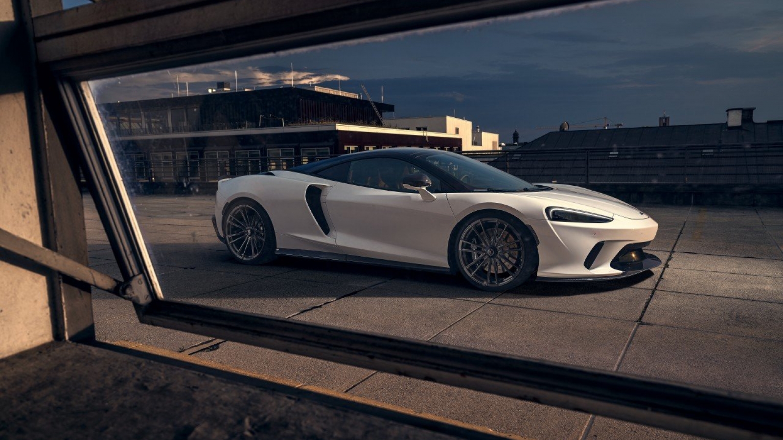 Hãng độ Novitec ra mắt gói độ cho McLaren GT