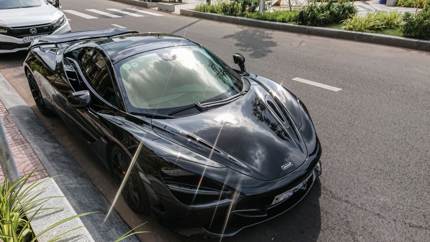 Cận cảnh McLaren 720S Spider màu đen “độc” nhất Việt Nam