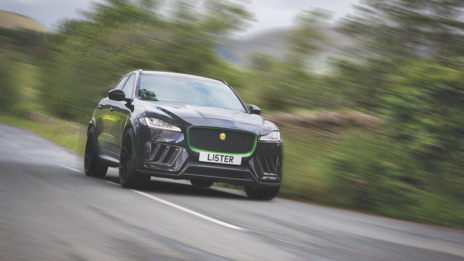 Jaguar F-Pace SVR Lister Stealth 2021 - SUV nhanh và mạnh nhất nước Anh