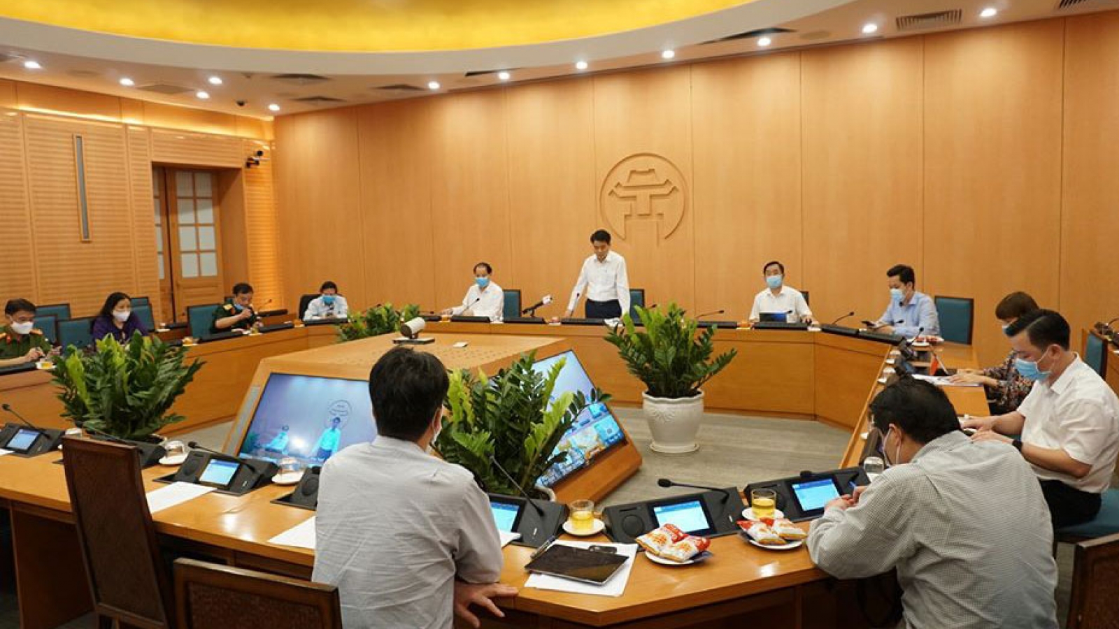 Hà Nội sẽ xử lý các cửa hàng không thiết yếu mở trước 9h sáng