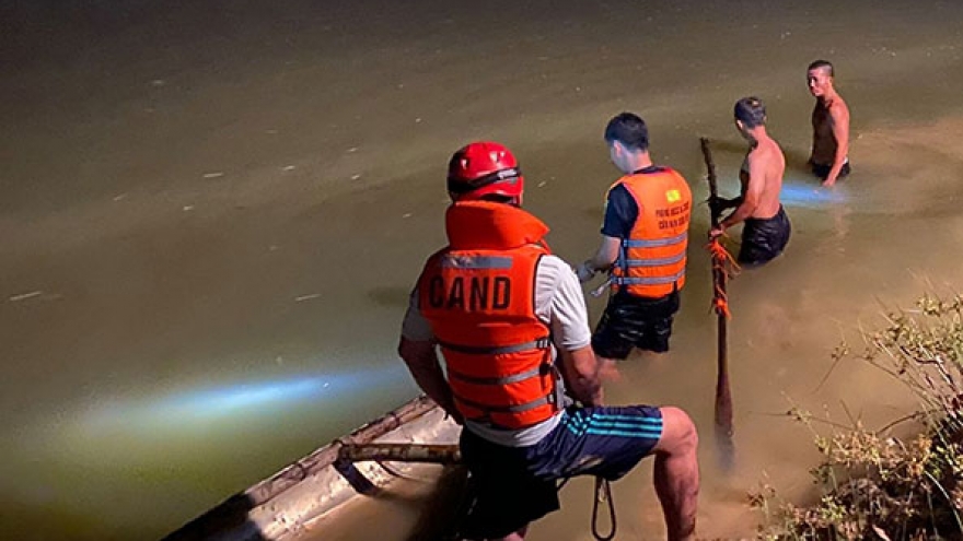 Trắng đêm tìm kiếm nam sinh Đà Nẵng đuối nước