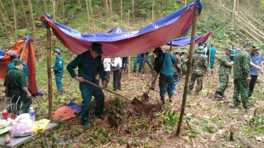 Khai quật khu vực mai táng ban đầu của 13 mộ liệt sỹ TNXP tại Bắc Kạn