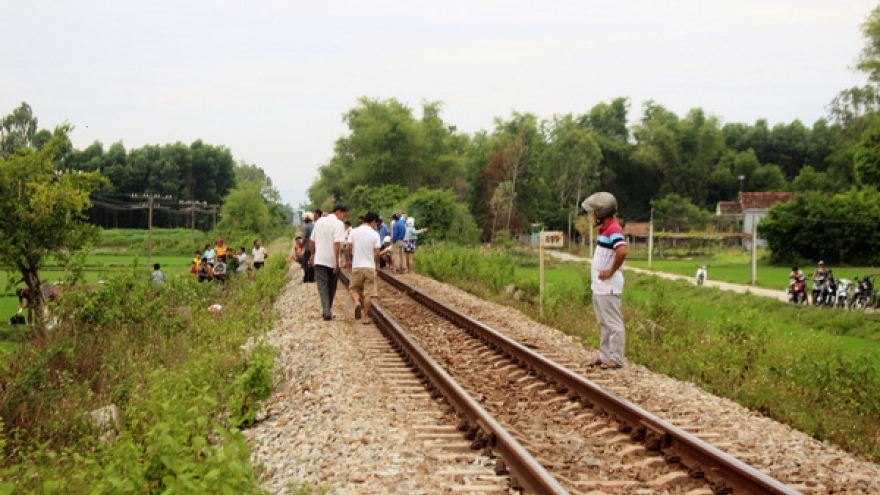 Người đàn ông thiệt mạng khi nằm trên đường ray lúc nửa đêm