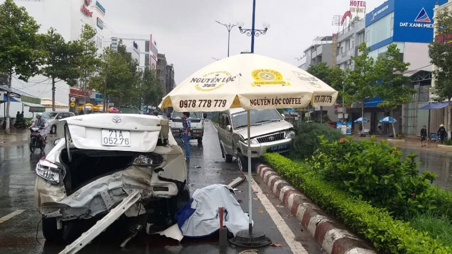 Lùi xe bất cẩn khiến 1 người chết