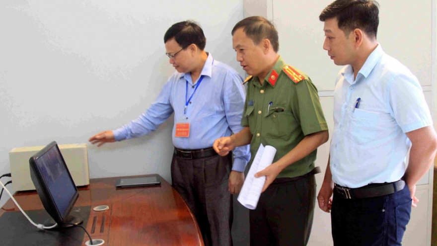 Cho thôi làm nhiệm vụ 4 cán bộ làm thi ở Lai Châu diện F2, F3