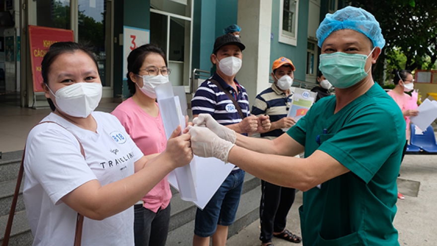 Thêm 8 bệnh nhân mắc Covid-19 được ra viện