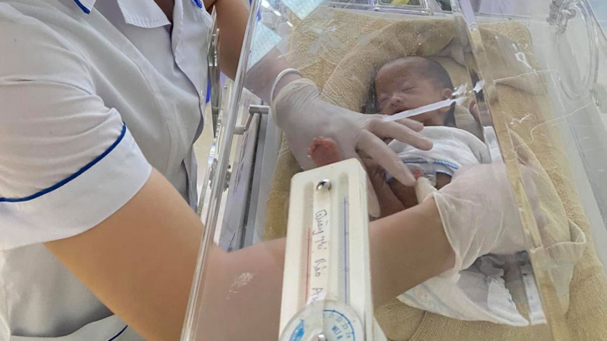 Cứu sống bé gái sơ sinh bị dị tật tắc tá tràng hiếm gặp