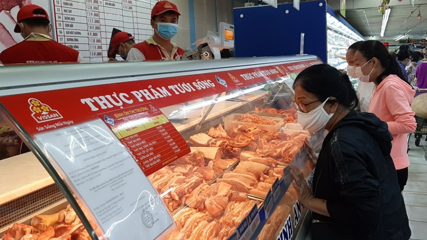 Vì sao giá lợn hơi giảm nhưng giá thịt lợn vẫn chưa giảm?