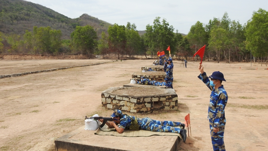 Hải đoàn 129 tổ chức Kiểm tra bắn đạn thật súng K54 và tiểu liên AK