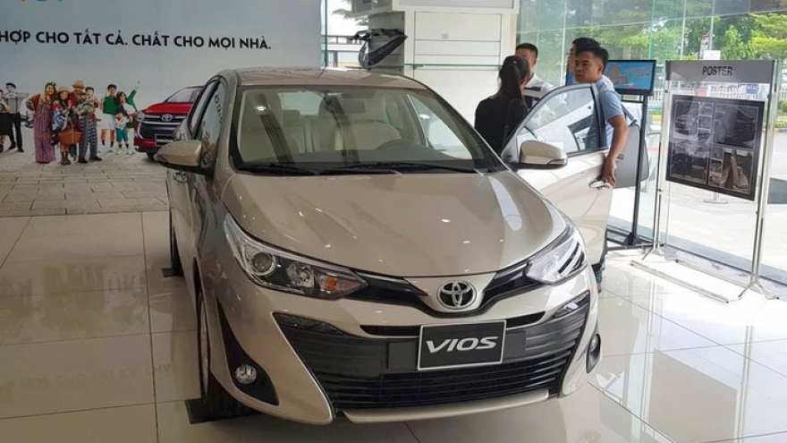 Giá bán ô tô giảm sâu trong khi phí trước bạ không giảm