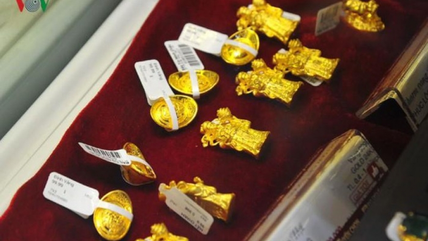 Giá vàng tiếp tục “neo” ở ngưỡng cao