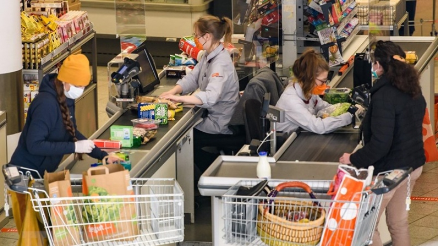 Nhiều nước công bố giải pháp giải cứu nền kinh tế trước dịch Covid-19